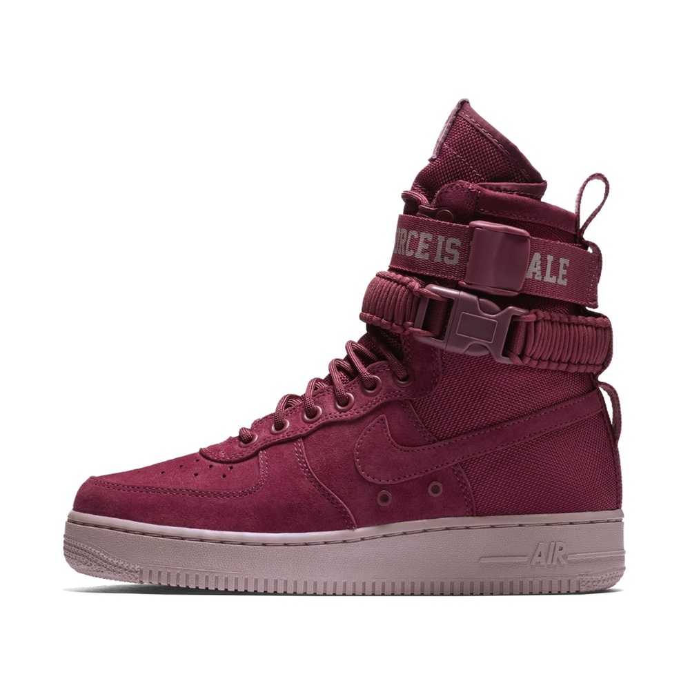 WMNS SF AF-1
FORCE IS FEMALE